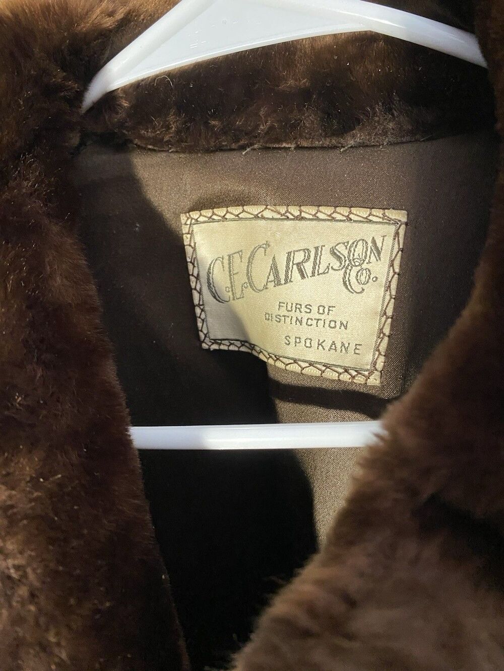 Vintage C.E. Carlson Co Spokane Dark Brown Fur Coat Mid-Century Plush - Picture 5 of 16